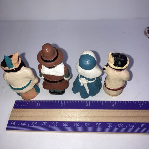 Vintage miniature Native American And Pilgrim couple resin  figurine - Picture 4 of 5